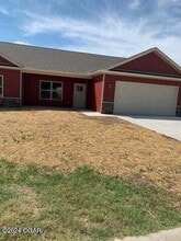 Building Photo - 2792 Neosho Heights Ave