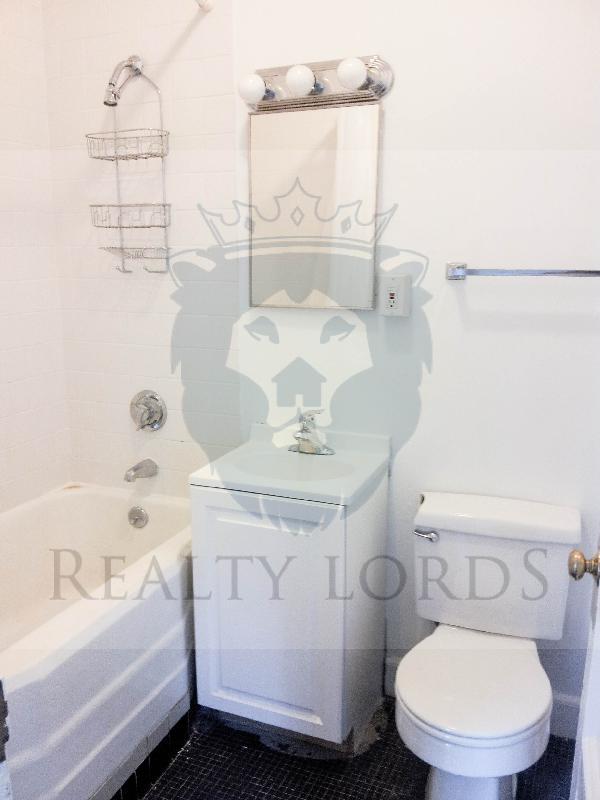 Foto del edificio - 1351 Beacon St