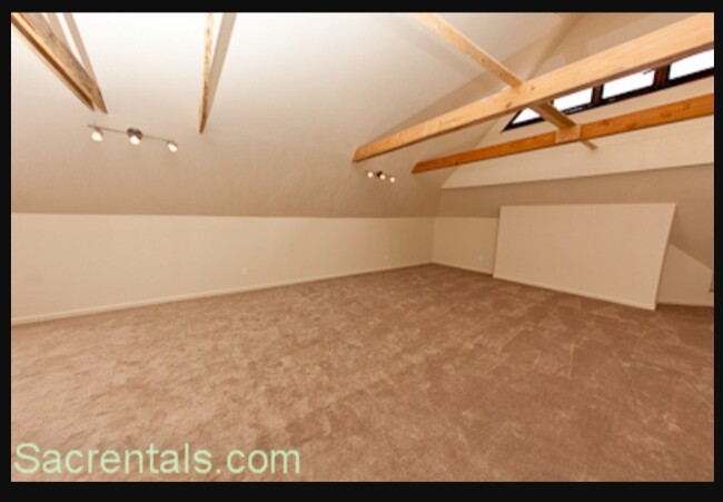 Building Photo - 521 15th St