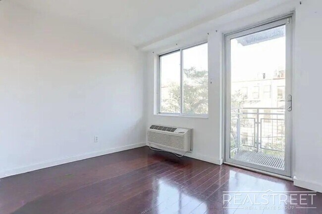 Foto del edificio - Flexible 1BR + Office or 2BR in Bushwick | Laundry & Two Rooftop Decks