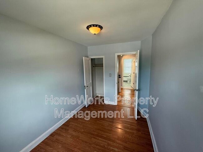 Foto del edificio - 125 Cherrydell Rd