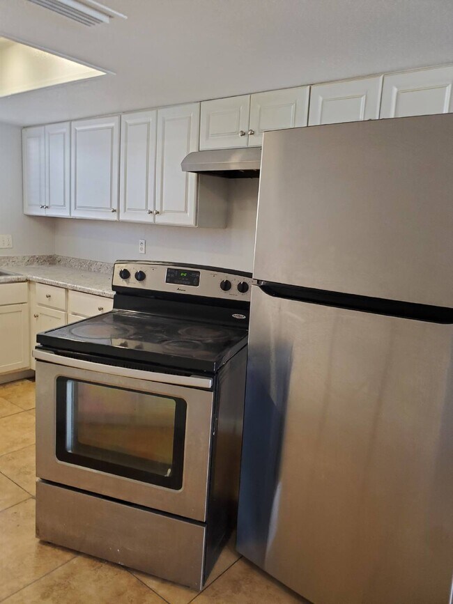 Foto del edificio - COMING UP! Charming 2-Bed, 1-Bath Apartment!