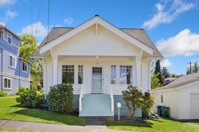 Building Photo - 2013 SW Dakota St