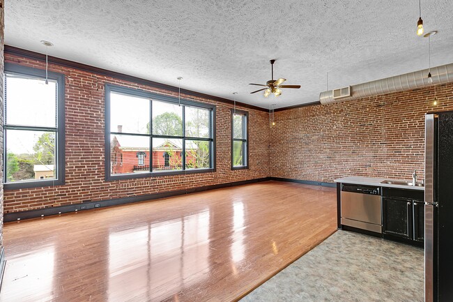 Building Photo - 217 E Deaderick St