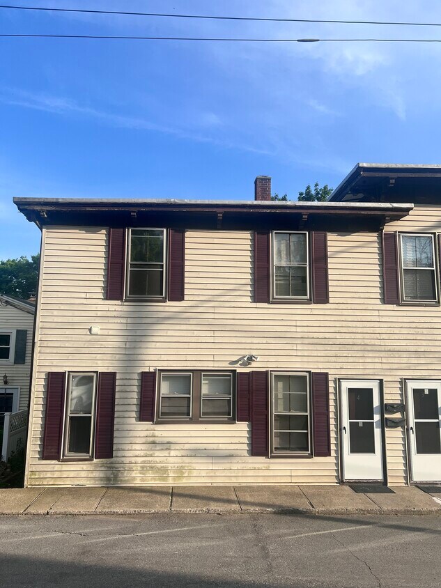 Primary Photo - 7 Brown Ave Ext