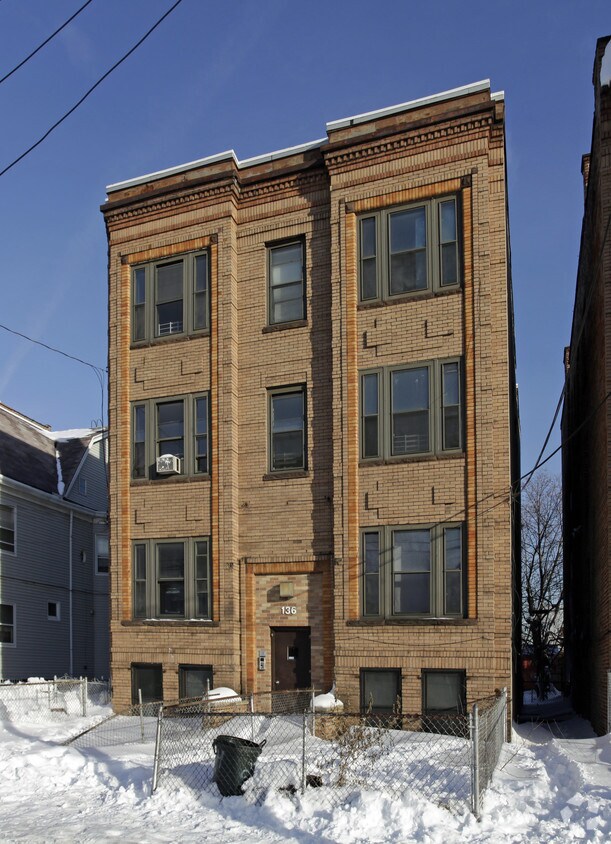 Foto del edificio - 136 Arlington Ave