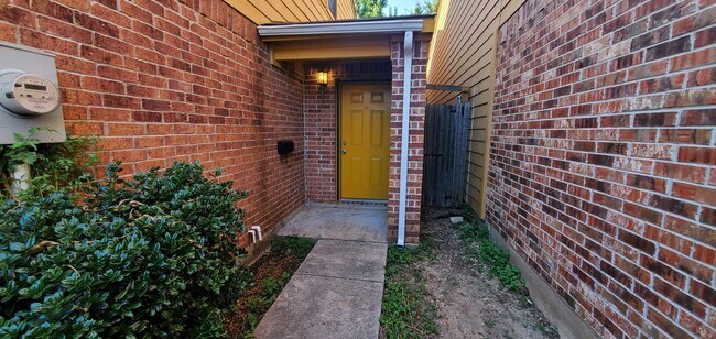 Foto del edificio - 6313 Benavides Dr