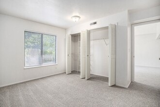 Building Photo - Pine Knoll Apartments