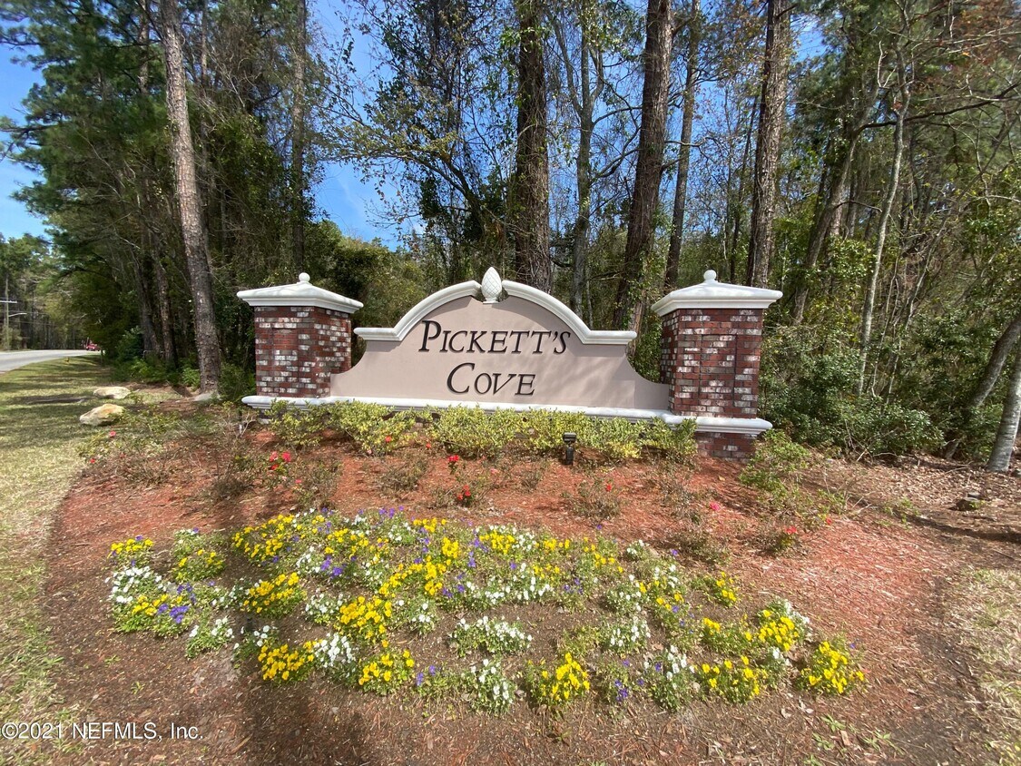 Foto principal - 2585 King Louis Dr