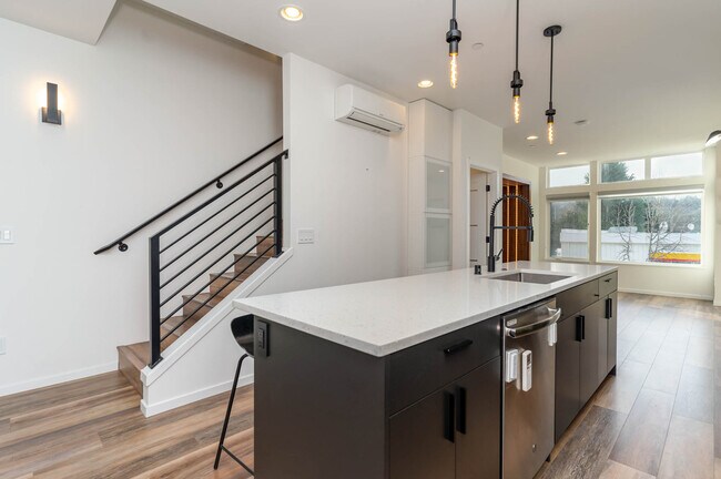 Building Photo - 5450 Delridge Way SW