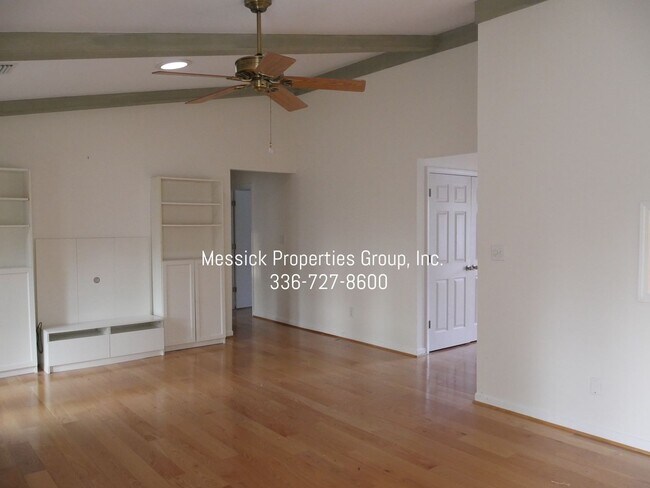 Building Photo - Breckinridge on Peace Haven Road!