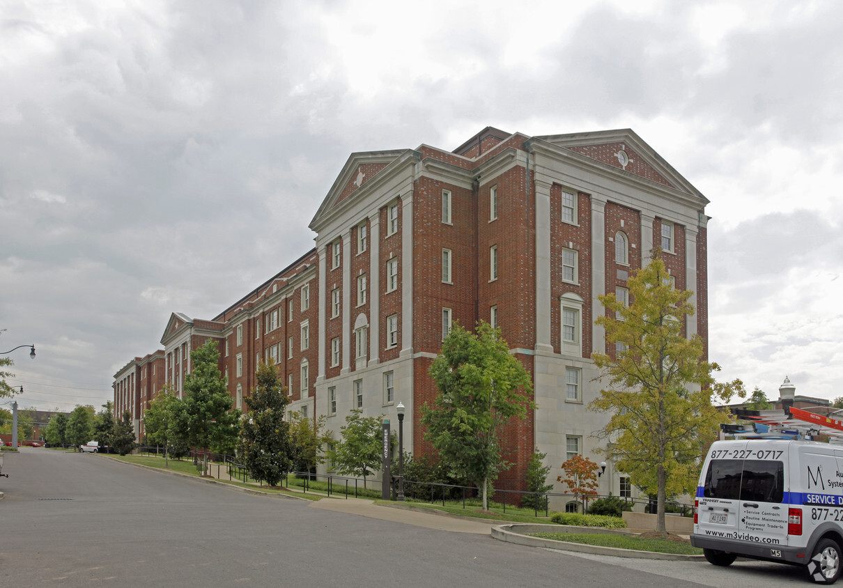 Hank Ingram House Apartments Nashville, TN