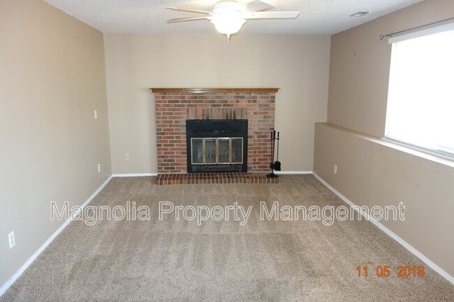 Building Photo - 5910 Bourke Dr