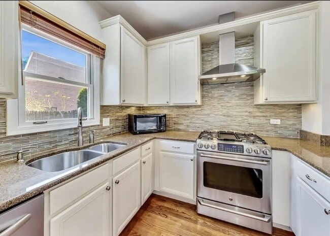 Foto del edificio - 1802 W Diversey Pkwy