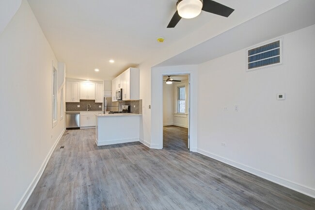 Photo - Gorgeous, Renovated 1/1bth Wicker Park, Avail 7/1 Apartment