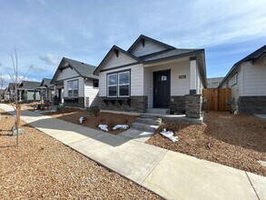 Building Photo - 2584 NW Teak Ave