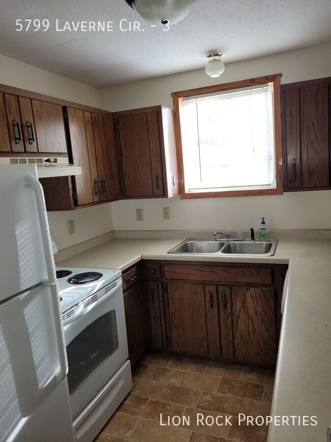 Building Photo - 5799 Laverne Cir N