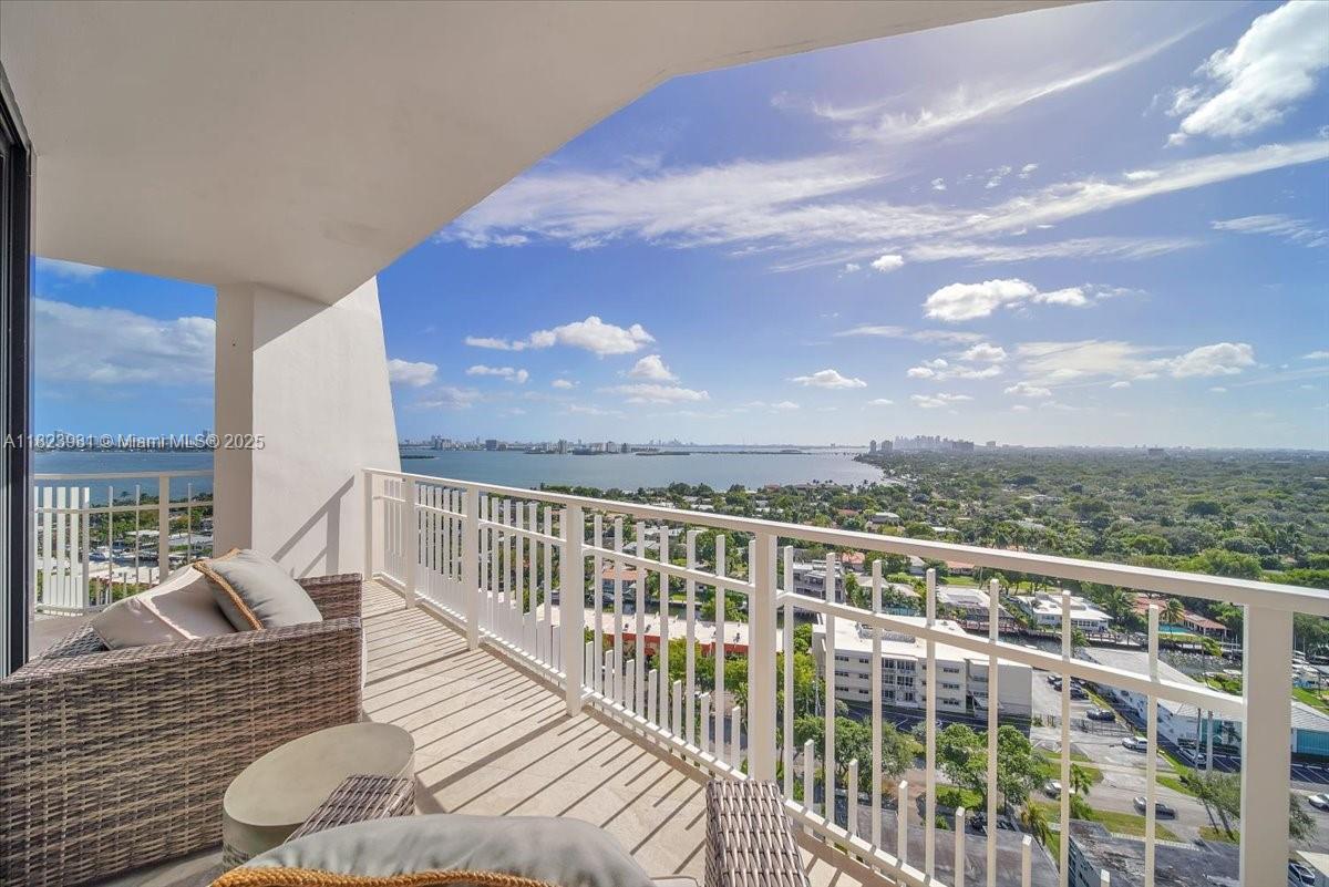 Foto principal - 2000 Towerside Terrace
