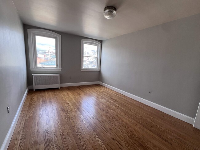 Foto del edificio - 444 Lafayette Rd