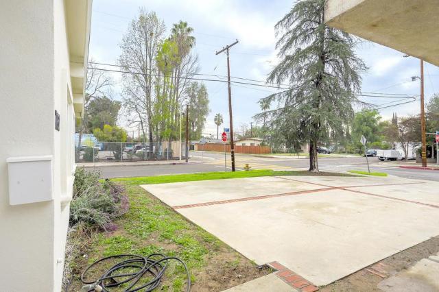 Building Photo - 3 bedroom in Reseda CA 91335