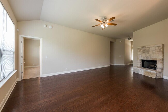 Building Photo - 2206 Red Fox Rd