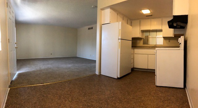 Building Photo - 722 N Royal Crest Cir