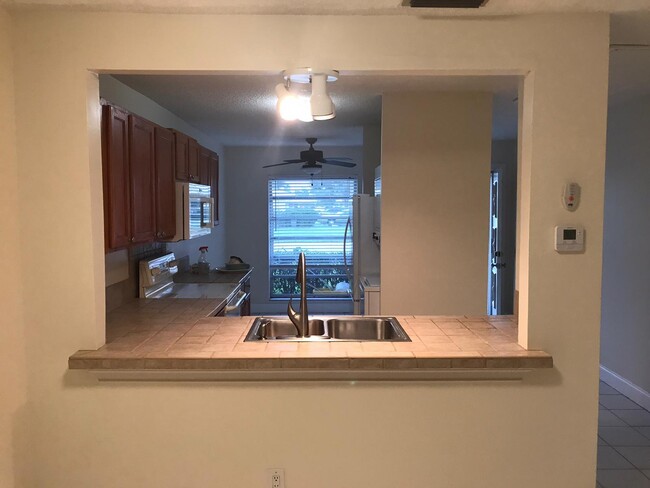 Building Photo - 20898 Vinesta Cir