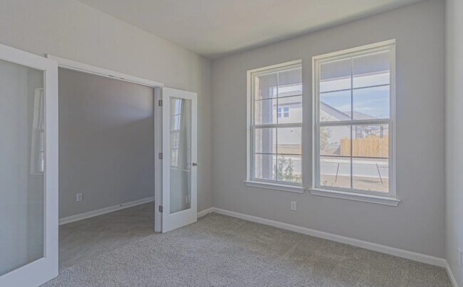Building Photo - 2511 Seabream Dr