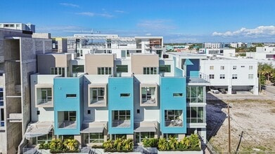 Building Photo - 1343 4th St