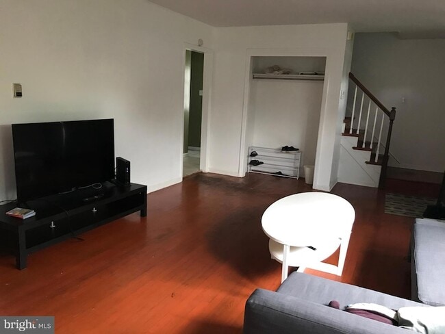 Building Photo - 215 Murray Rd