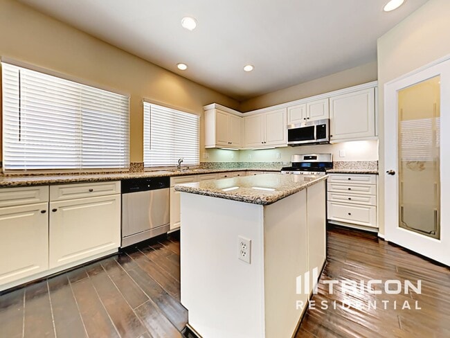 Foto del edificio - 43430 Rucker St