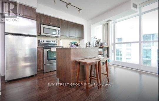 Building Photo - 215 Fort York Blvd