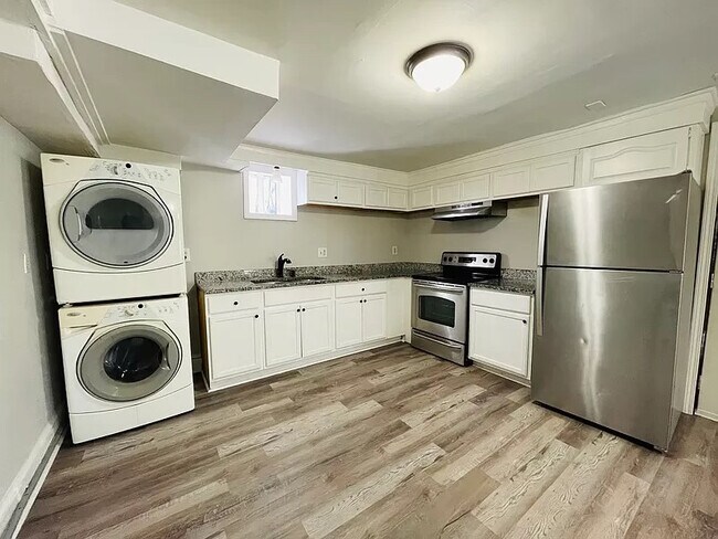 Foto del edificio - Room in Duplex on Heathcliff St