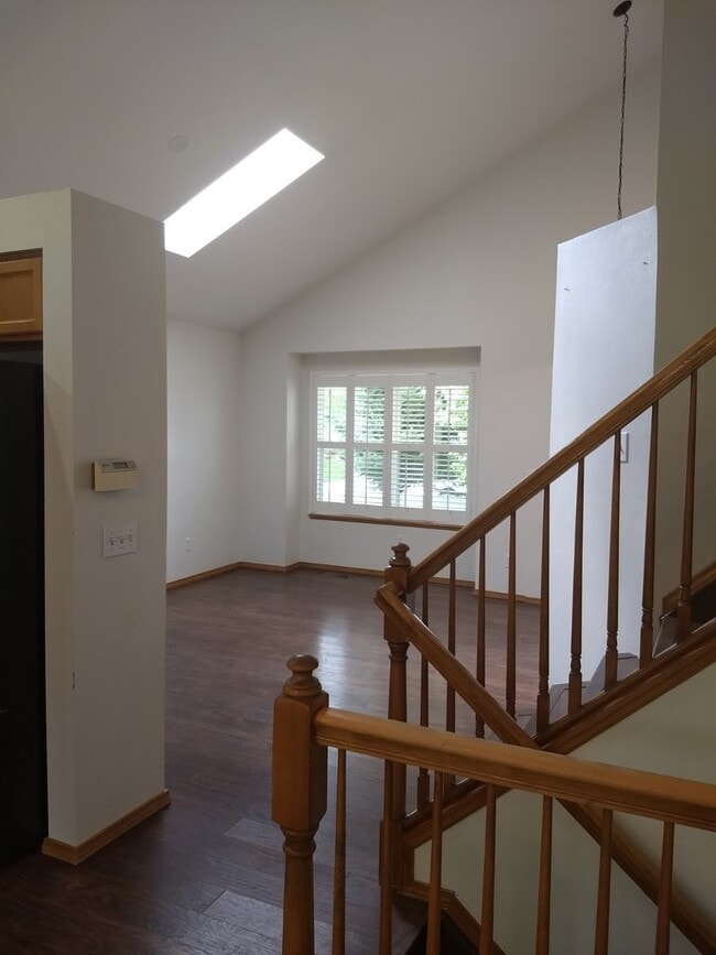 Building Photo - 4 Bed 2.5 Bath w/AC off Rangewood/Vickers ...