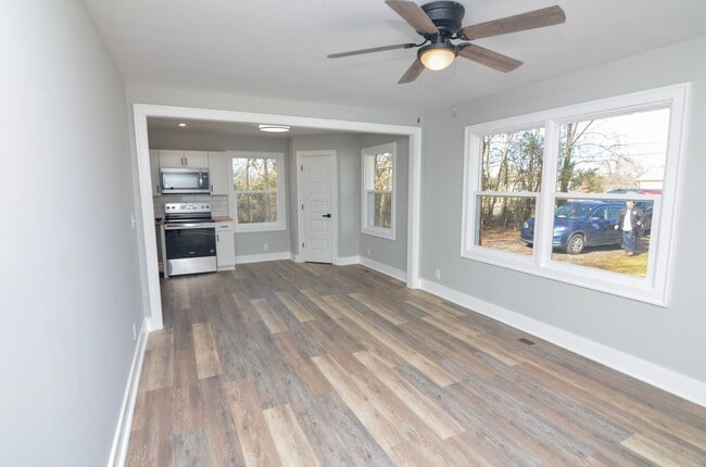 Building Photo - 2506 Halls Hill Pike