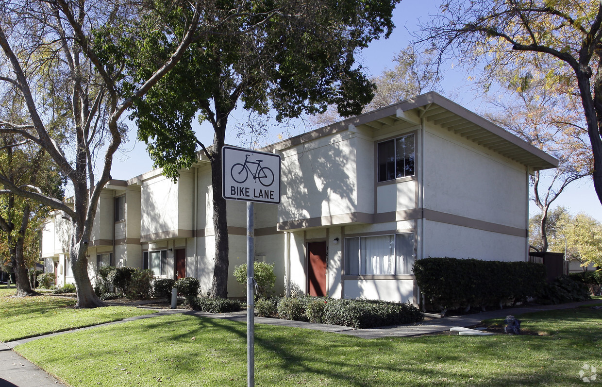 Foto principal - 1801-1811 Sycamore Ln