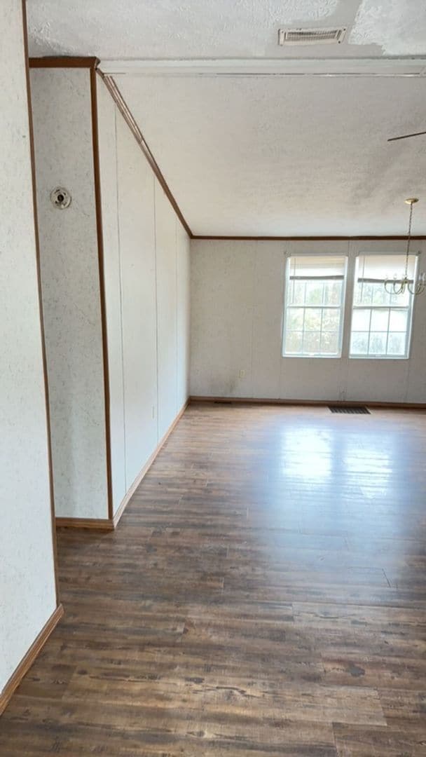 Building Photo - 502 Wagon Wheel Rd