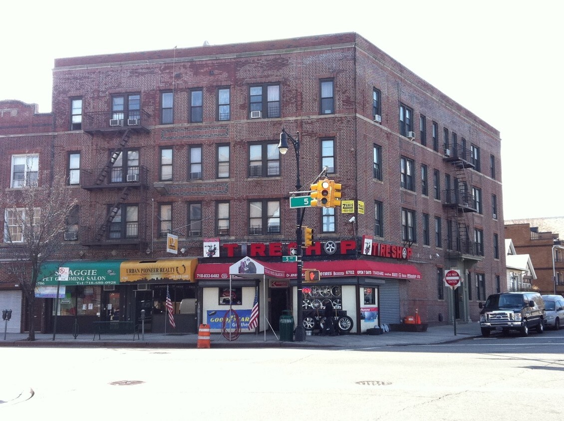 Foto principal - 484 67th St