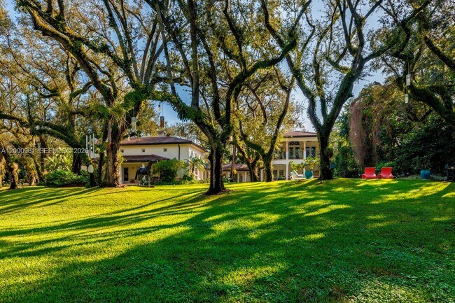 Foto del edificio - 10100 Lakeside Dr