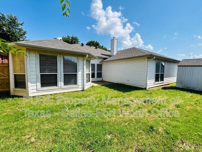 Building Photo - 605 Douglas Dr
