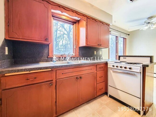 Building Photo - 11210 Sunset Trail