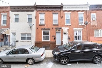 Building Photo - 2421 S Marshall St