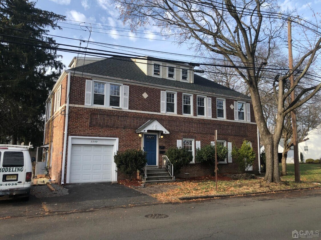 Primary Photo - 2249 Evergreen Ave