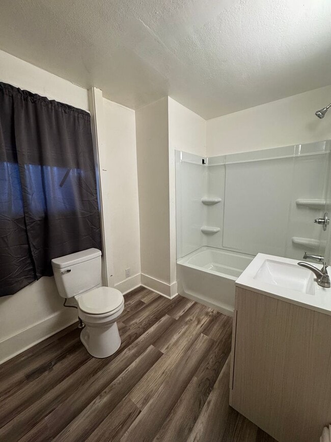 Building Photo - Beautiful home for rent in the heart of Moline