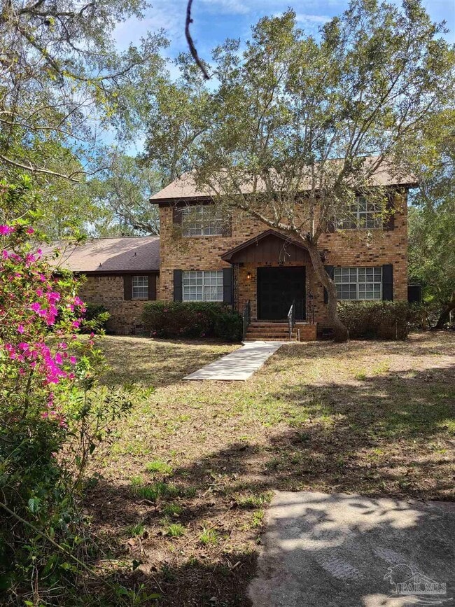 Building Photo - 3023 Laurel Dr