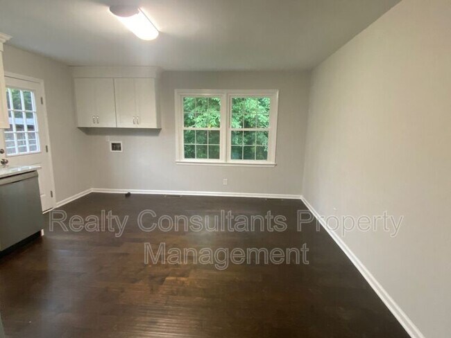 Foto del edificio - 3849 Pembrooke Rd NW