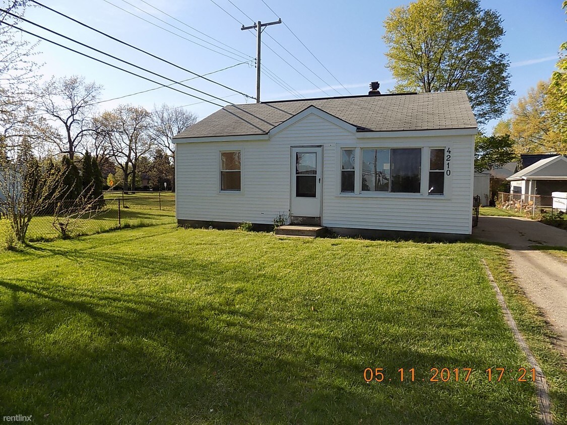 Primary Photo - 4210 Athens Ave