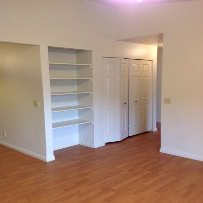 Building Photo - 333 500 W St