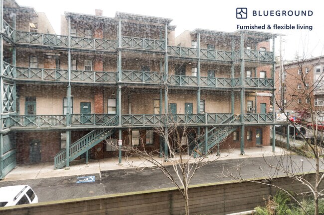 Foto del edificio - 624 Yale Ave N