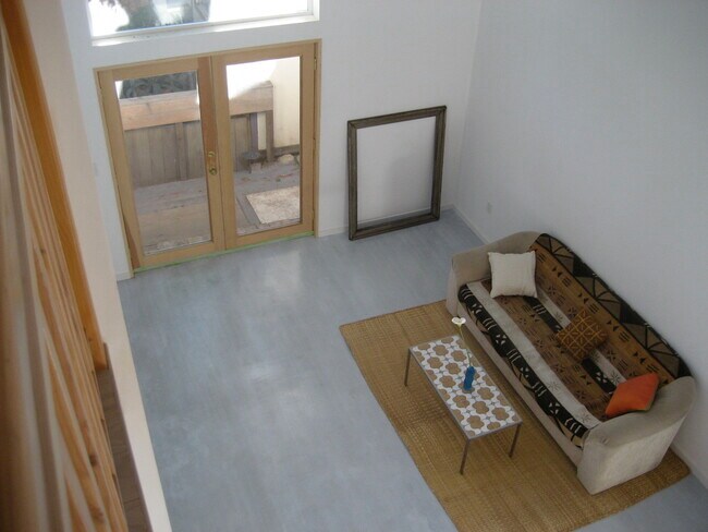 Viviendo 3 - 1948 S Holt Ave